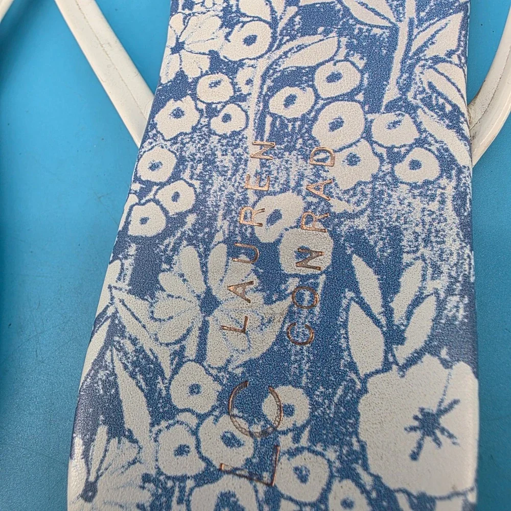 LC Lauren Conrad Blue Floral Flip Flop Sandals White Straps Flat Summer Shoes 9 - Picture 3 of 13
